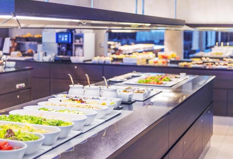 هتل NH Bratislava Gate One