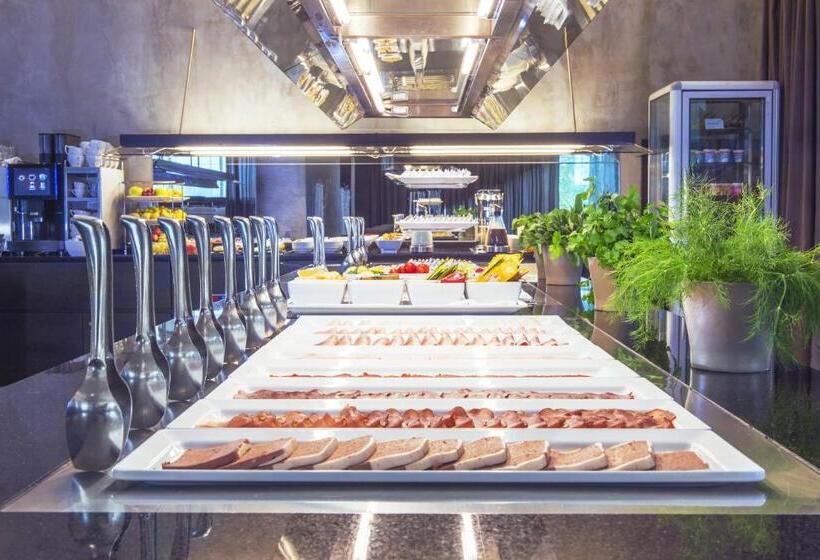 호텔 NH Bratislava Gate One