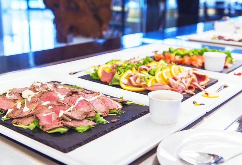 هتل NH Bratislava Gate One