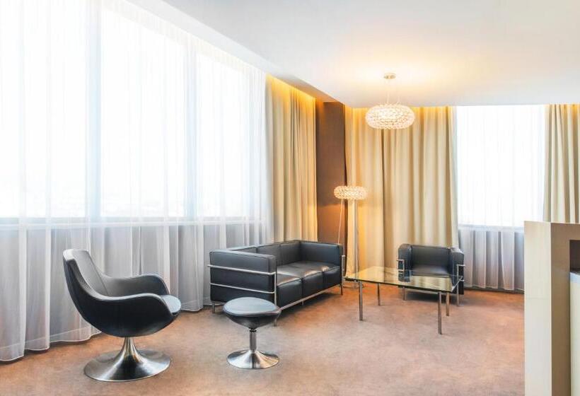 هتل NH Bratislava Gate One