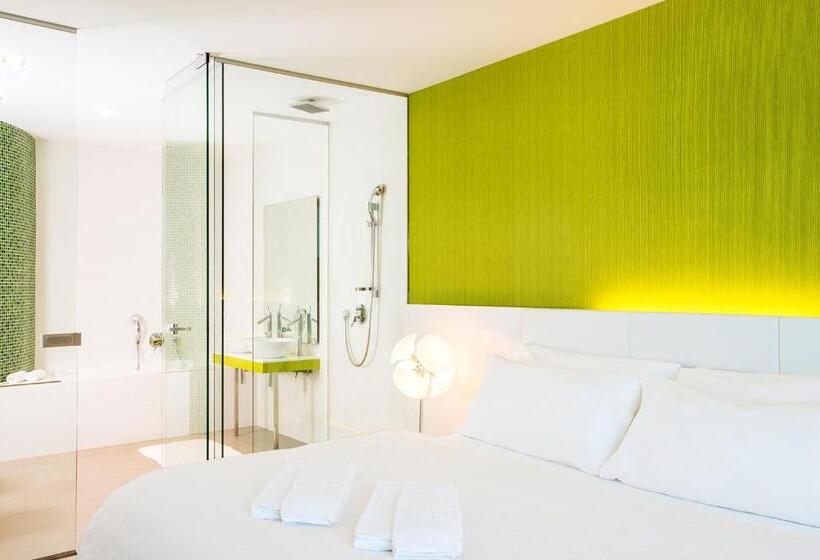 هتل NH Bratislava Gate One