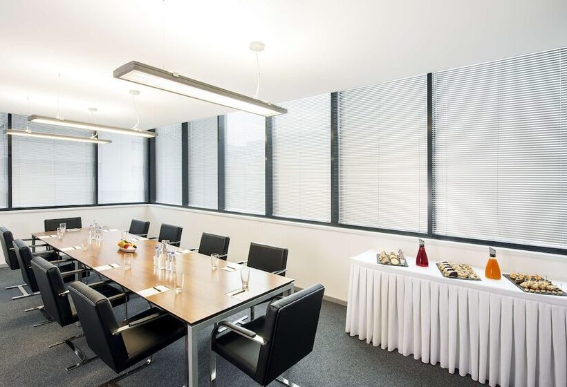 هتل NH Bratislava Gate One