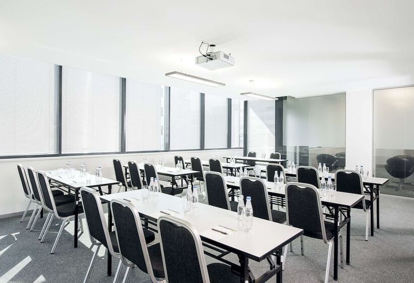 호텔 NH Bratislava Gate One