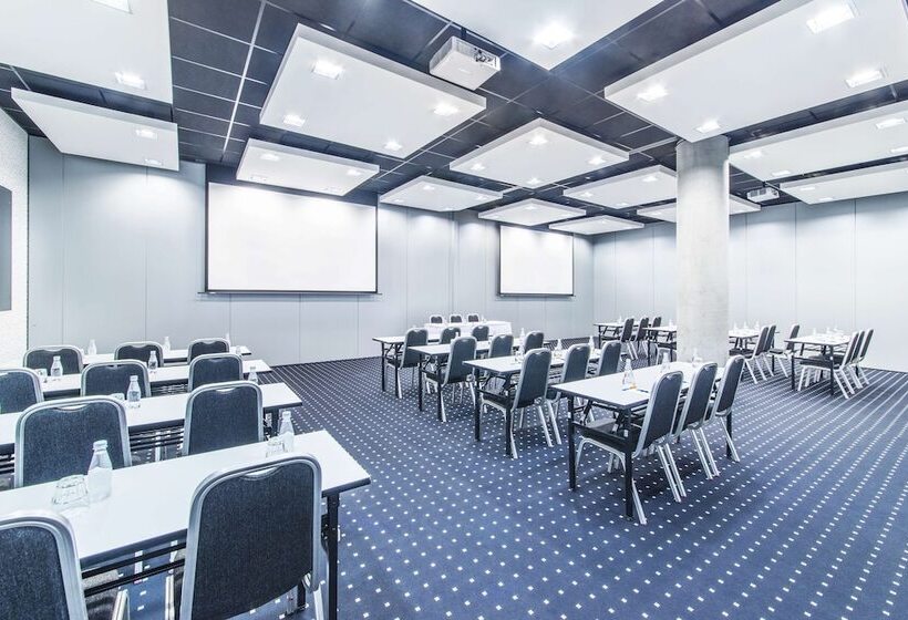 هتل NH Bratislava Gate One