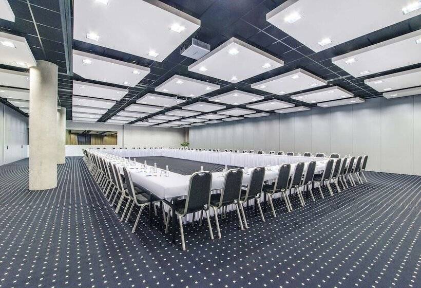 호텔 NH Bratislava Gate One