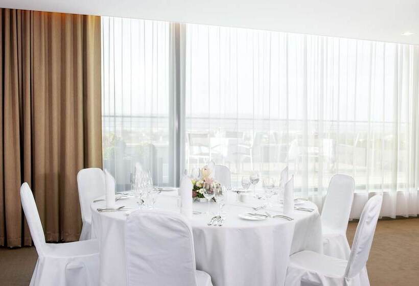 هتل NH Bratislava Gate One