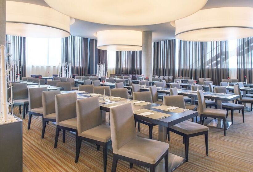 호텔 NH Bratislava Gate One