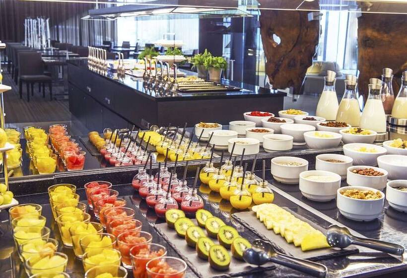 هتل NH Bratislava Gate One