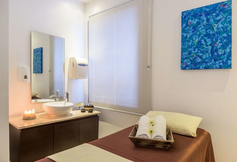 هتل NH Collection Royal Smartsuites