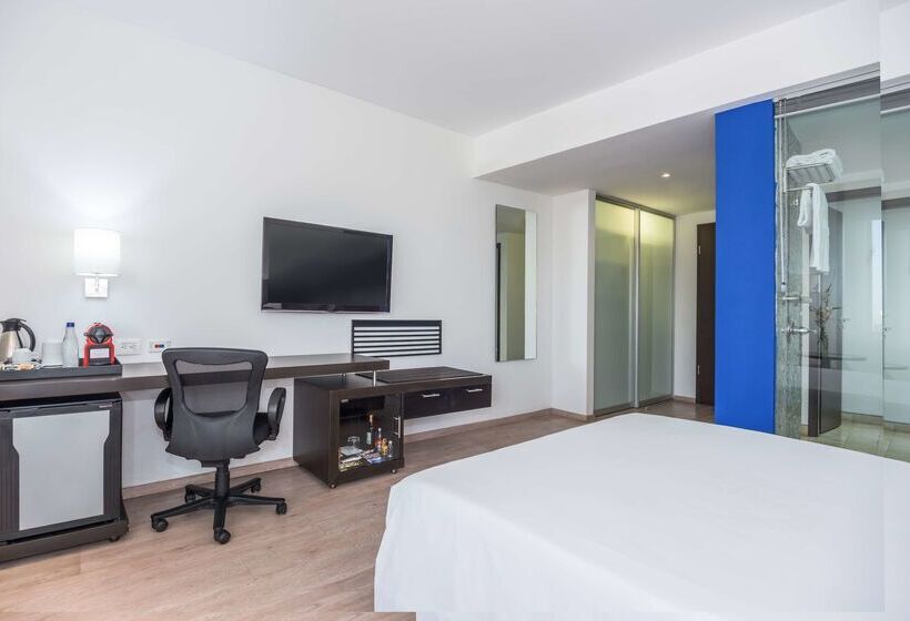 هتل NH Collection Royal Smartsuites