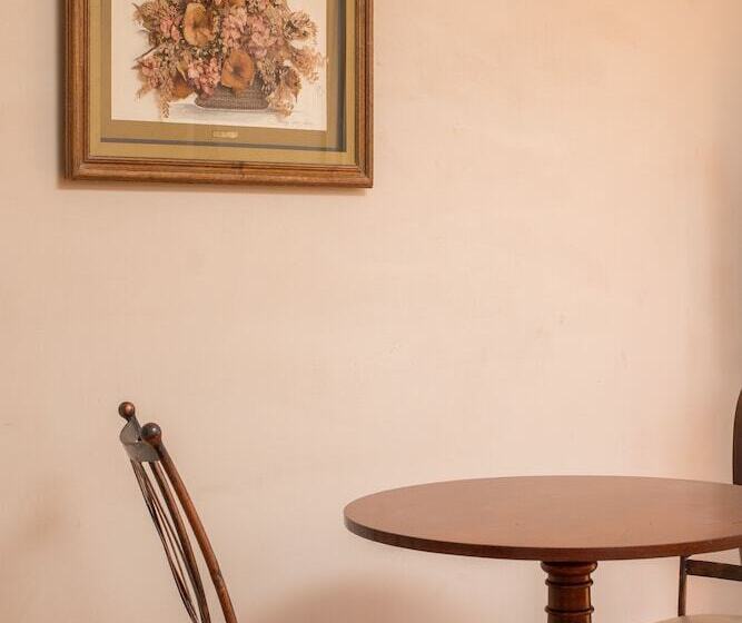 هتل Puerta Del Rey