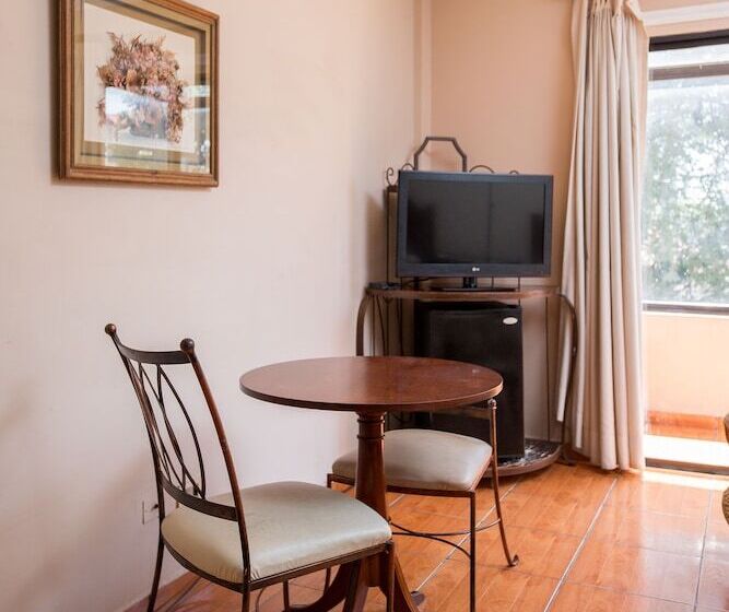 هتل Puerta Del Rey