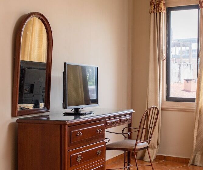 هتل Puerta Del Rey