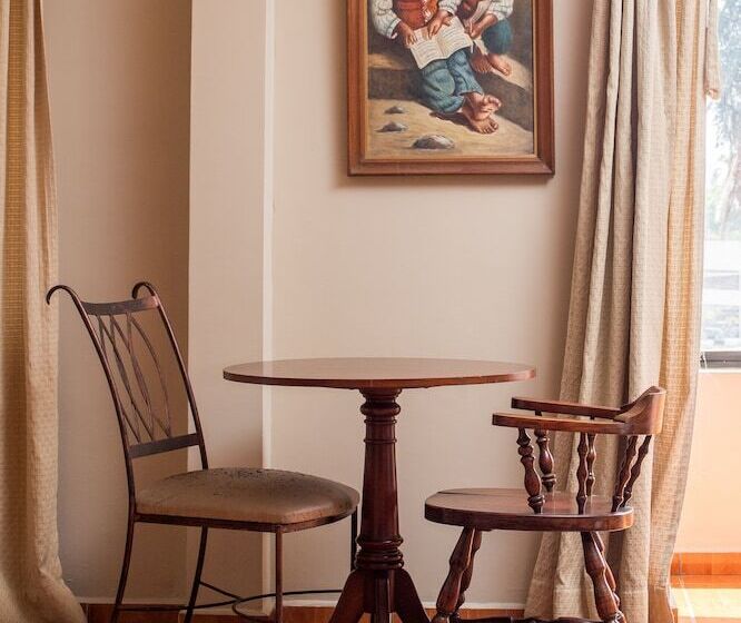 هتل Puerta Del Rey