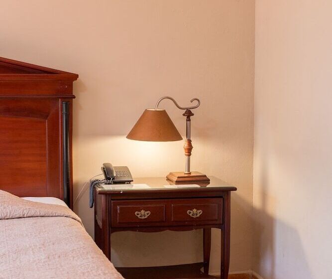 هتل Puerta Del Rey