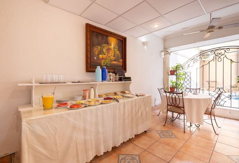 هتل Puerta Del Rey