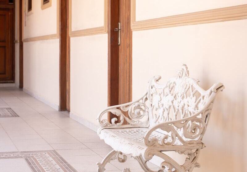 هتل Puerta Del Rey