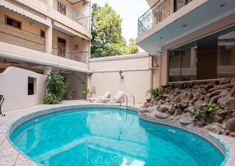 هتل Puerta Del Rey