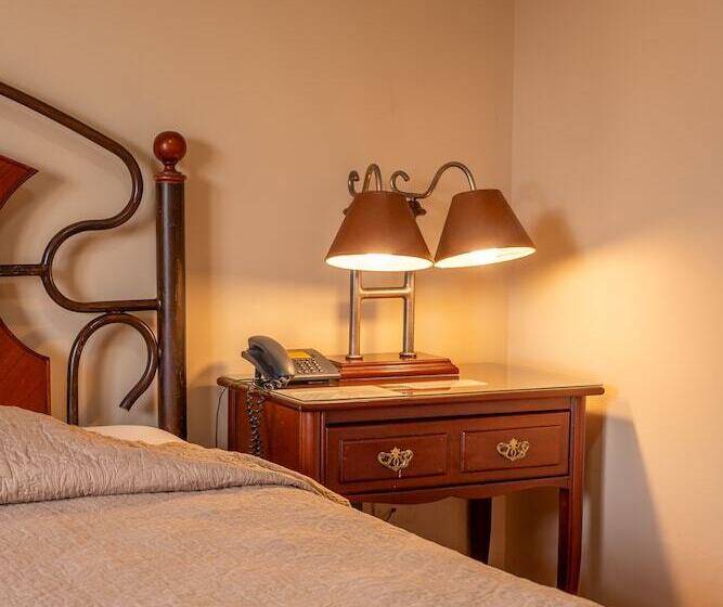 هتل Puerta Del Rey