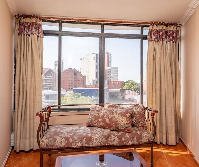 هتل Puerta Del Rey