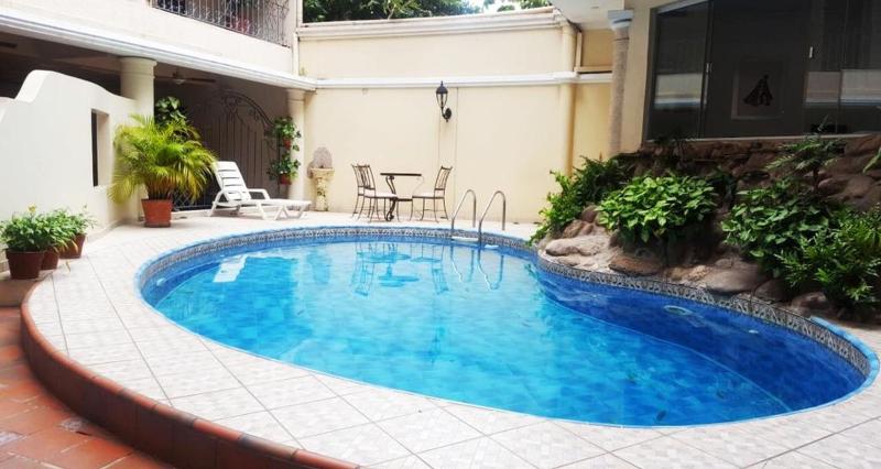 هتل Puerta Del Rey