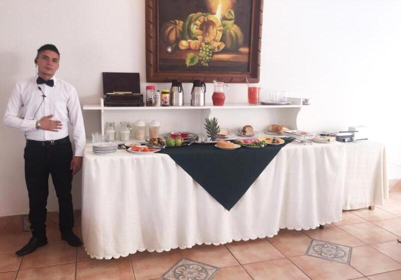 هتل Puerta Del Rey