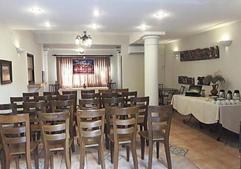 هتل Puerta Del Rey