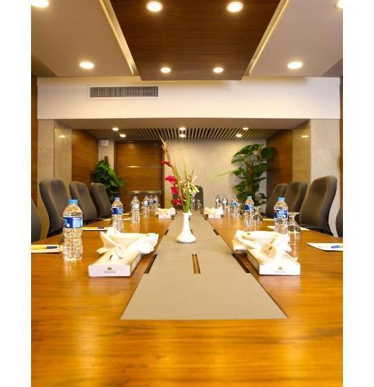 Regent Plaza Hotel & Convention Centre