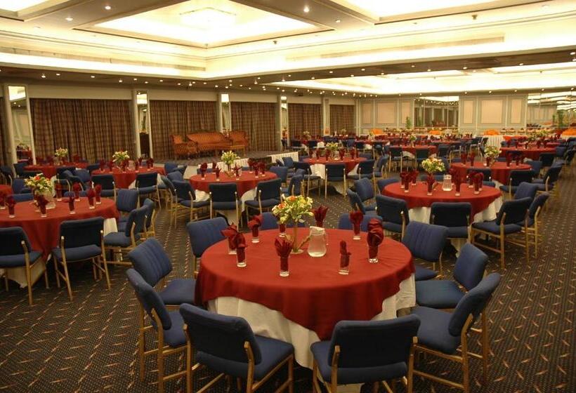 Regent Plaza Hotel & Convention Centre