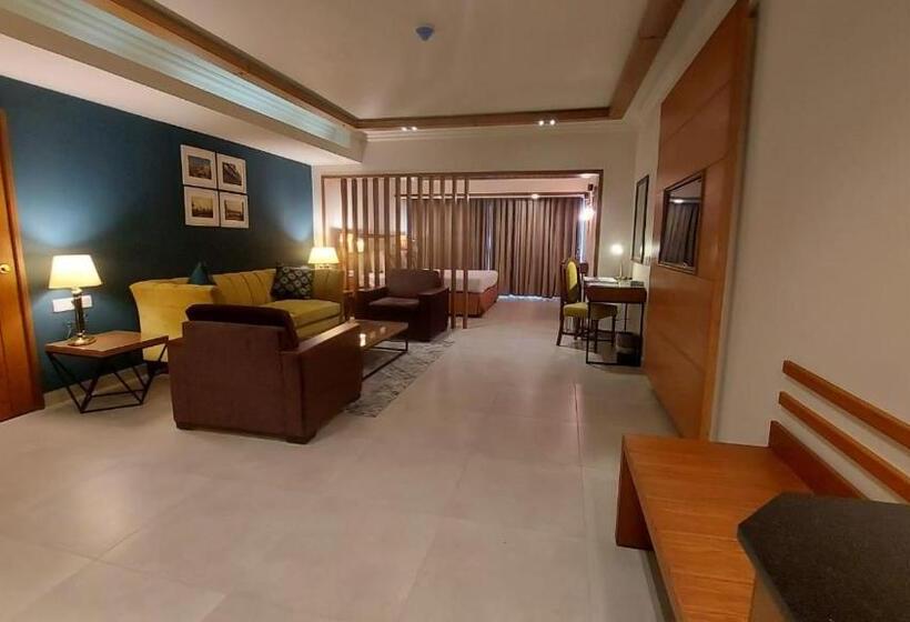 Regent Plaza Hotel & Convention Centre