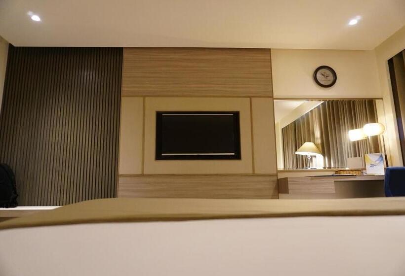 Regent Plaza Hotel & Convention Centre