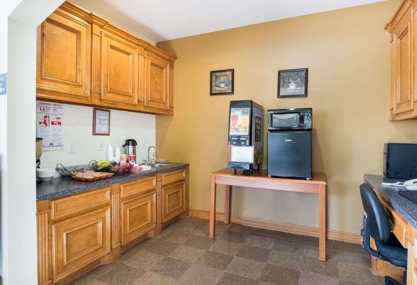 هتل Rodeway Inn & Suites