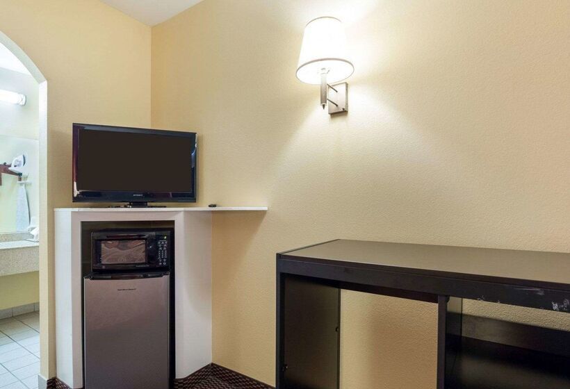 هتل Rodeway Inn & Suites