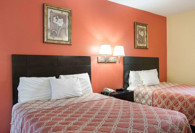 호텔 Rodeway Inn & Suites