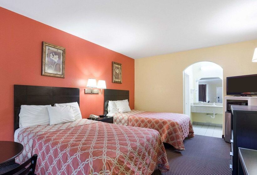 هتل Rodeway Inn & Suites