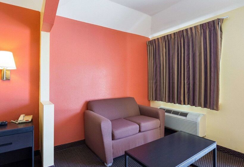 هتل Rodeway Inn & Suites