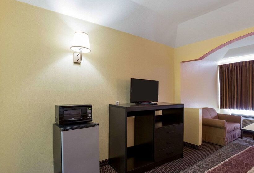 Отель Rodeway Inn & Suites