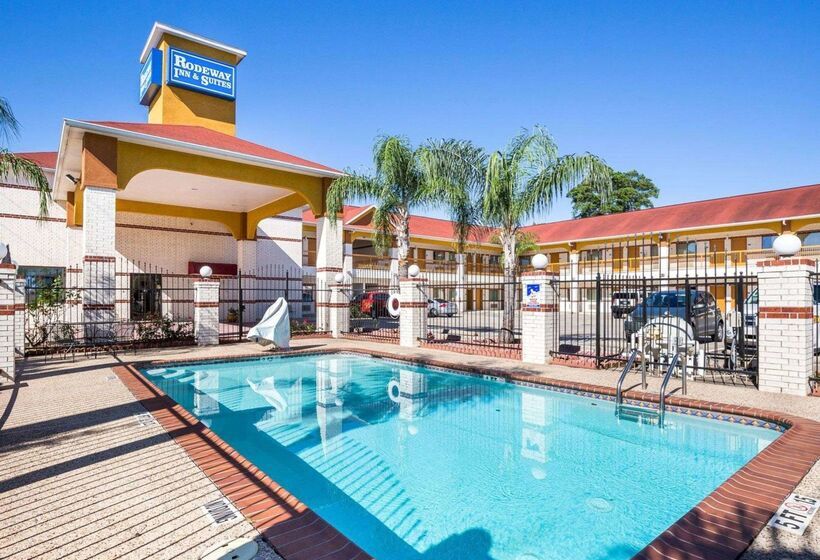 Отель Rodeway Inn & Suites
