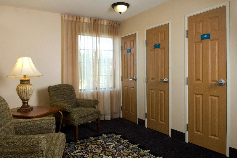 هتل Comfort Inn & Suites