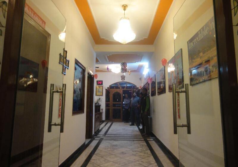 Отель Taj Plaza, Vip Road, Agra