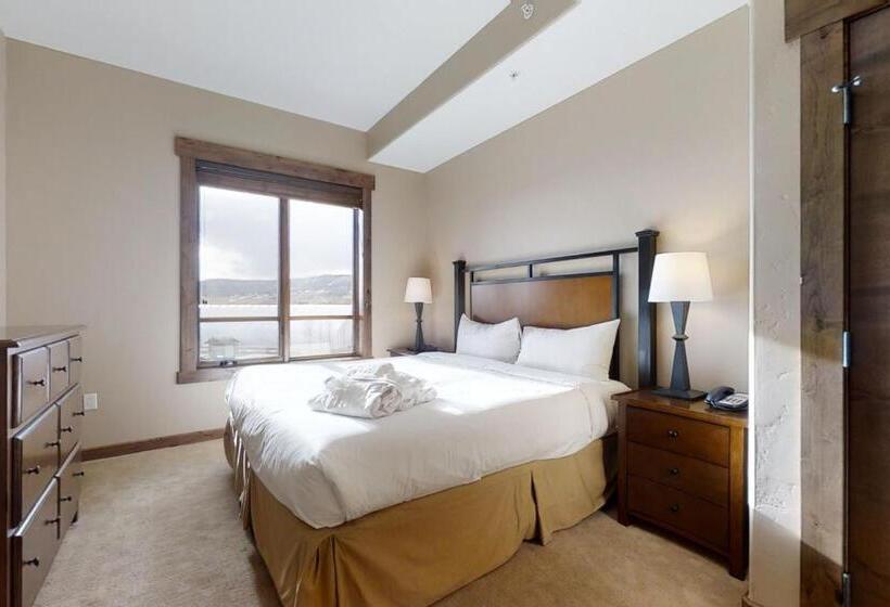 ホテル Trailhead Lodge 4100