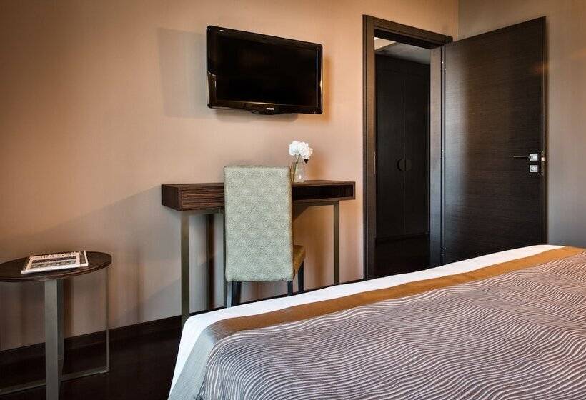 هتل Uptown Palace