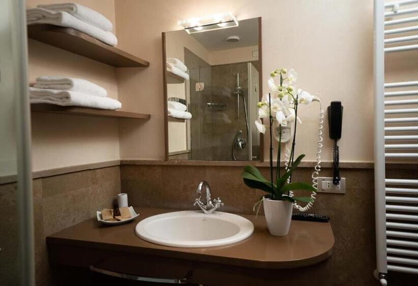 هتل Villa Giorgia Albergo In Collina