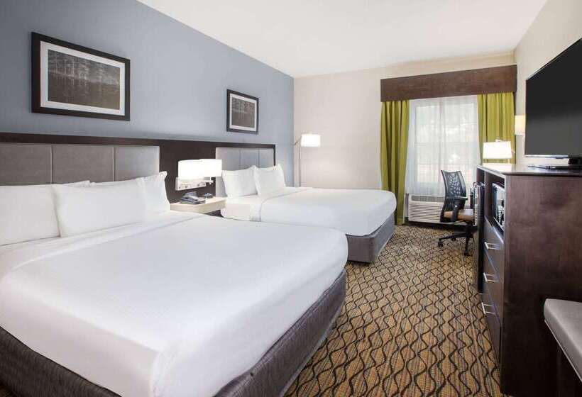 בית מלון כפרי Wingate By Wyndham Roseville/detroit