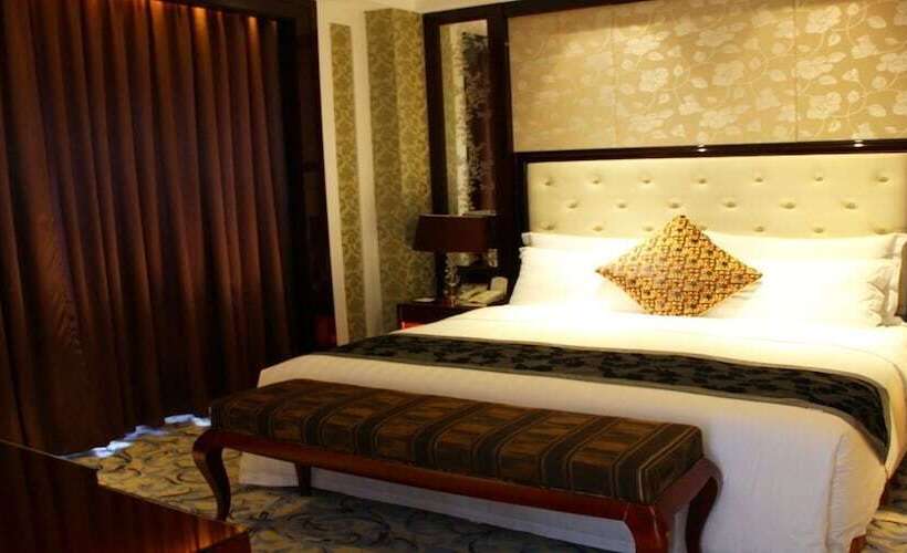 Отель Wyndham Grand Plaza Royale Palace Chengdu