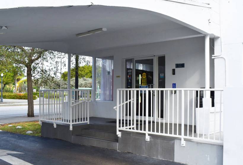 فندق على الطريق Travelodge By Wyndham Miami Biscayne Bay
