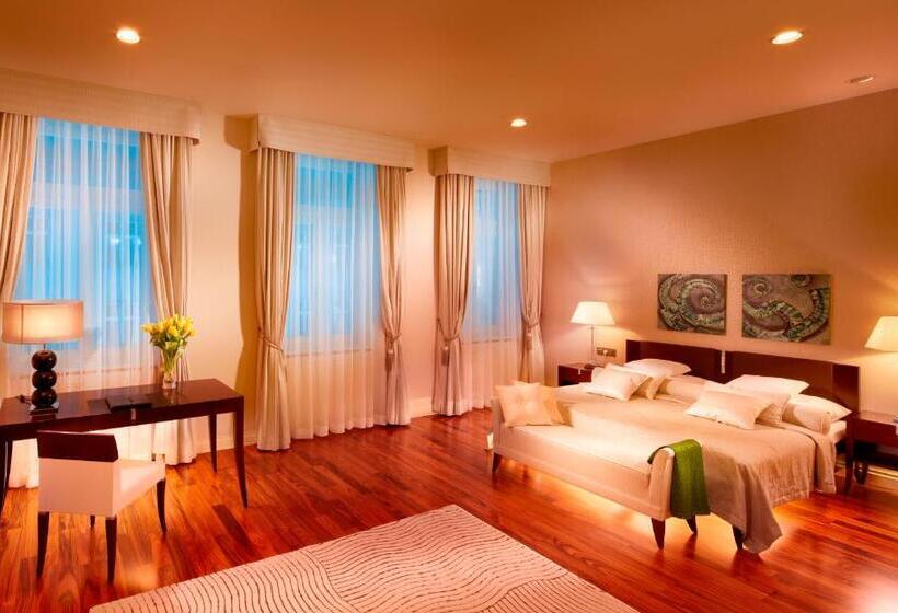 Roset Hotel & Residence