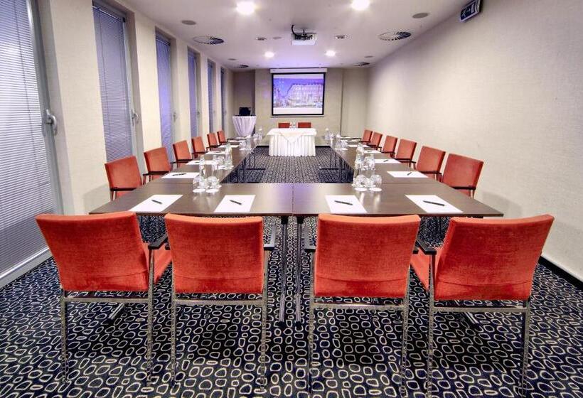 Roset Hotel & Residence