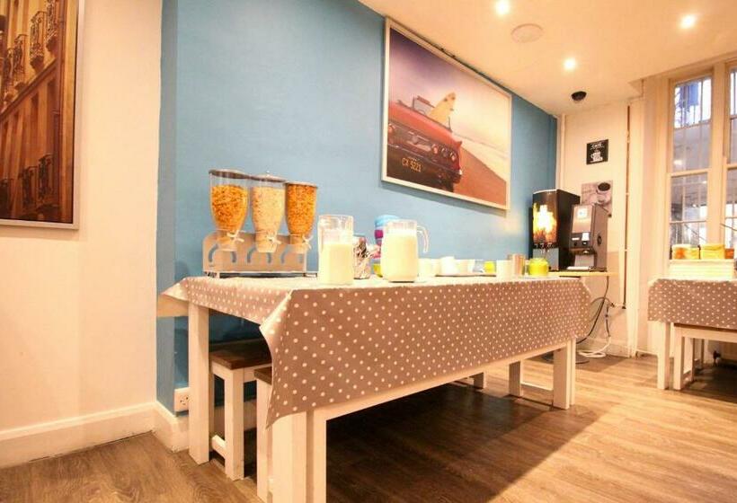 Smart Hyde Park Inn Hostel