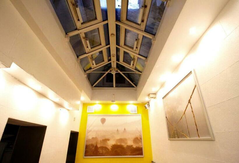 Smart Hyde Park Inn Hostel